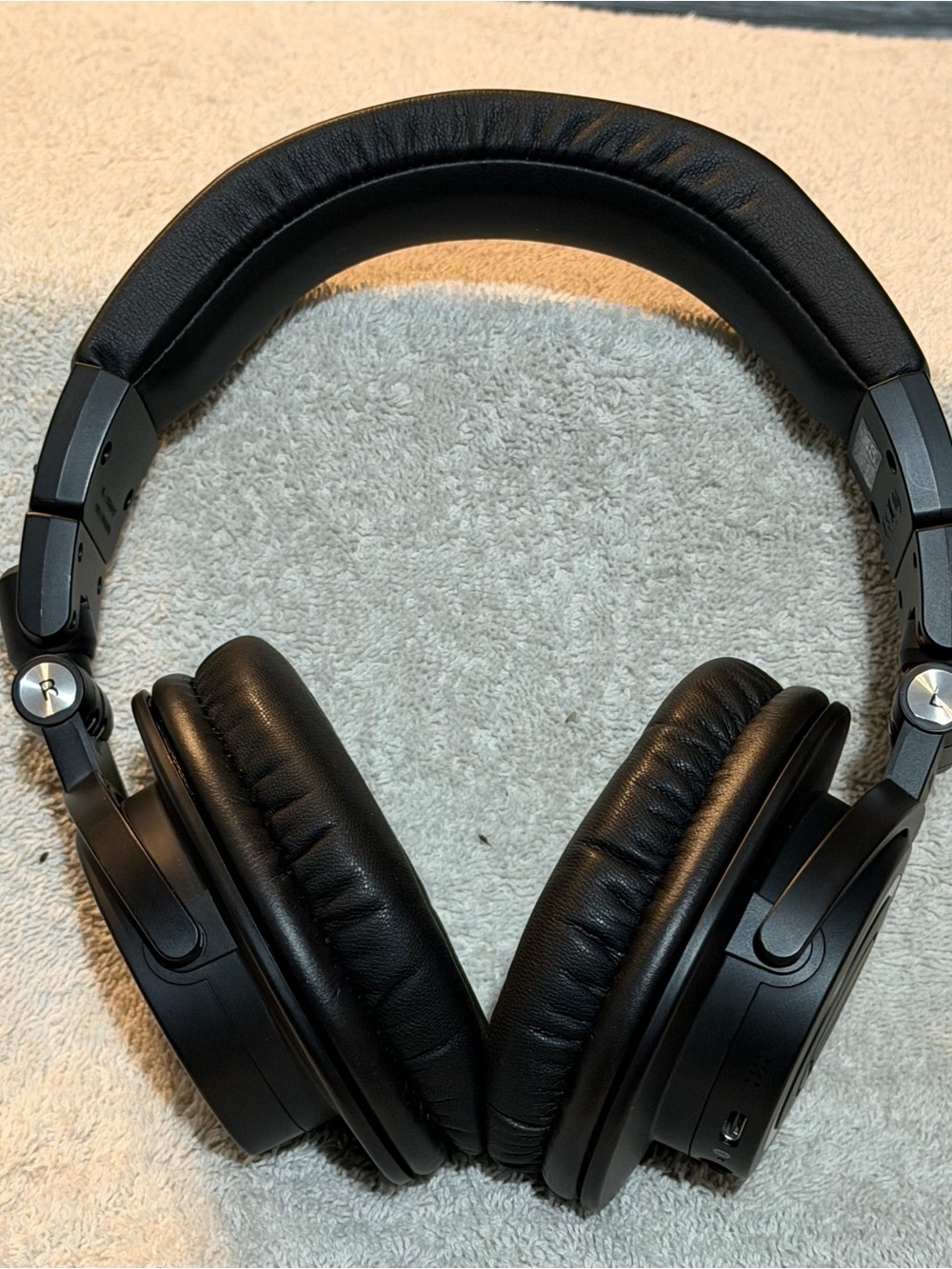 Audio Technica ATH-M50X Black Professional Headphones - Picture 4 of 6
